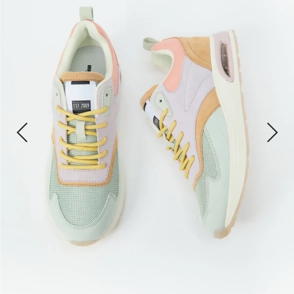 Multi colored shoe dazzle women’s 10 sneakers